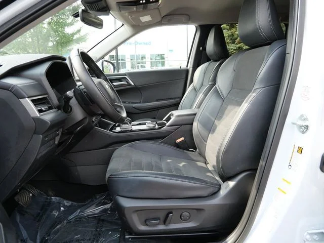 Certified Used 2025 White Diamond Mitsubishi SE image 14