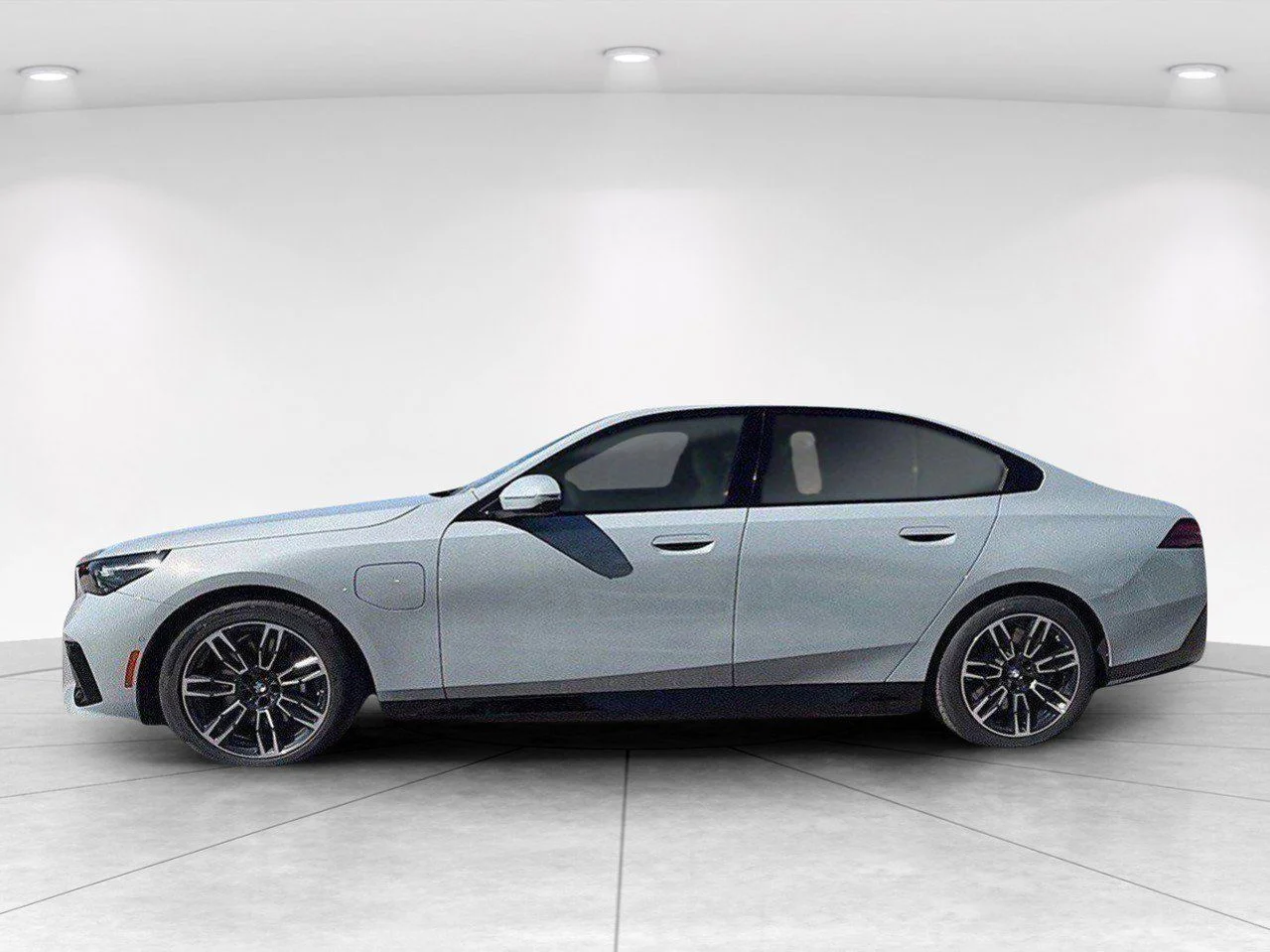 2026 BMW 5 Series 550e - Photo 7