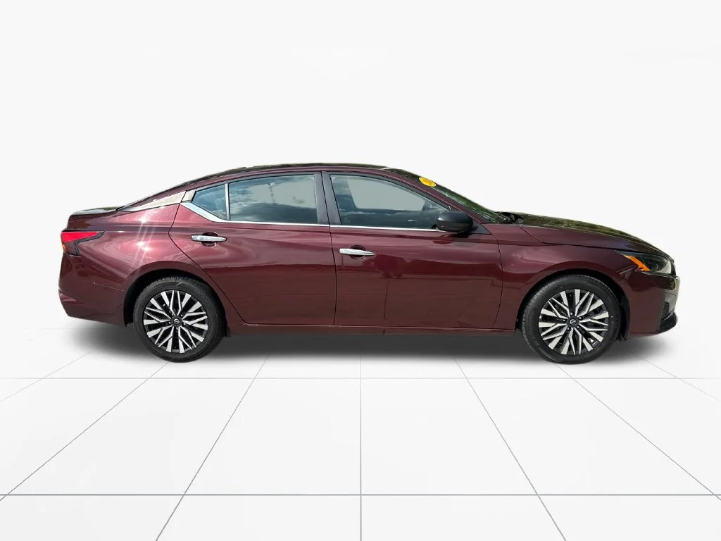 Used 2024 Garnet Pearl Nissan 2.5 SV image 9