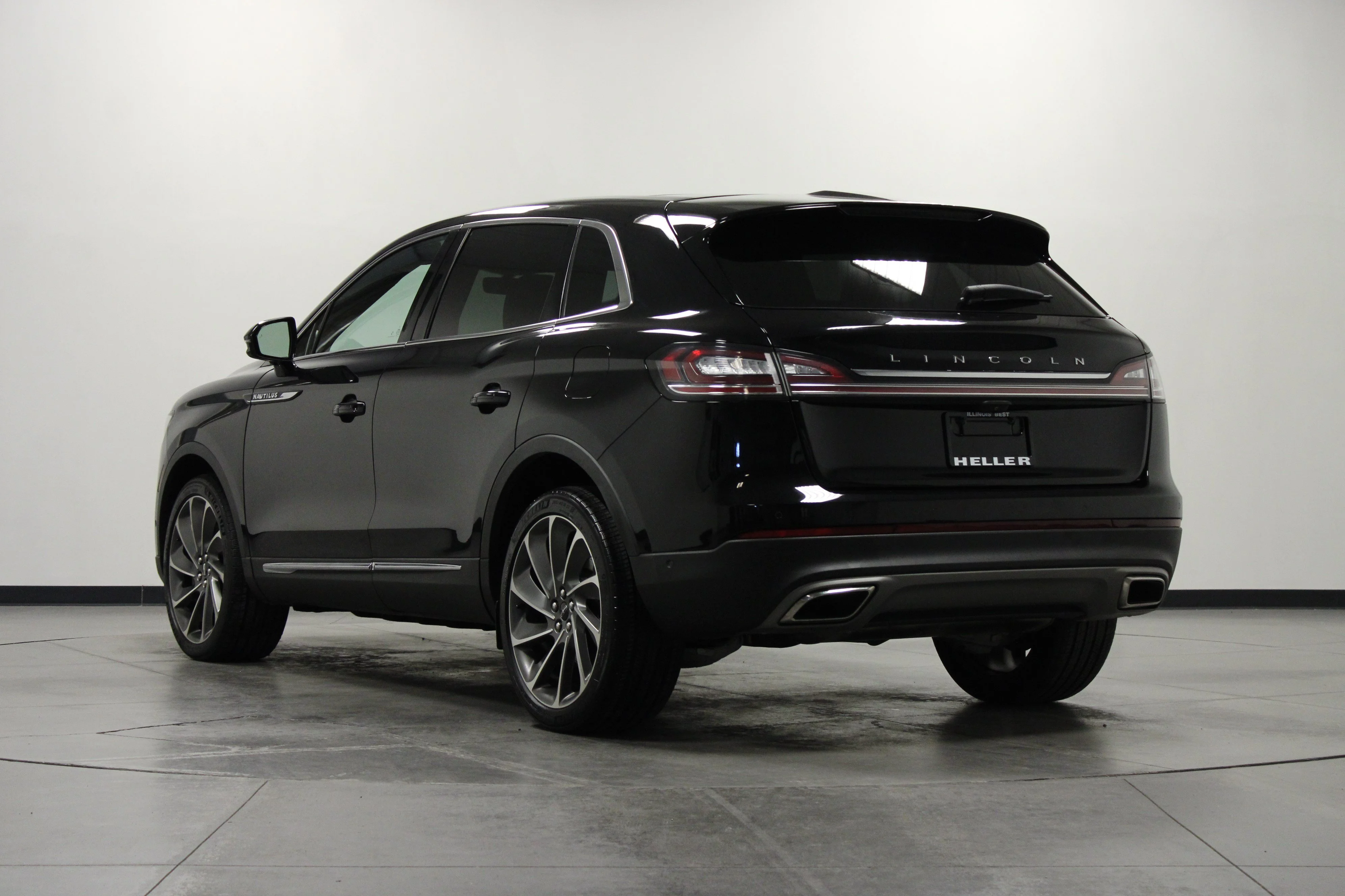 Used 2022 Infinite Black Metallic Clearcoat Lincoln Reserve image 6