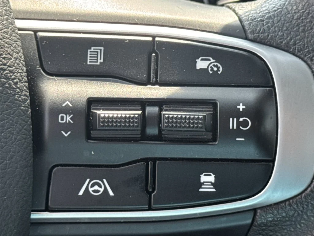 Used 2026 White Kia LXS image 25