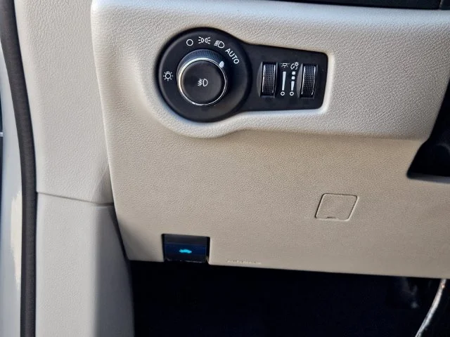 Used 2024 Silver Chrysler Touring L image 19