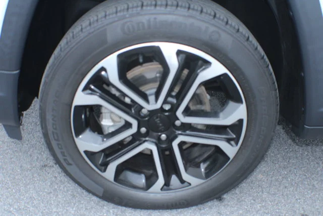 Used 2022 Bright White Clearcoat Jeep Limited image 5
