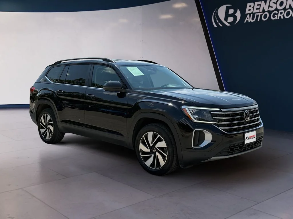 Used 2025  Volkswagen 2.0T SE w/Technology image 7