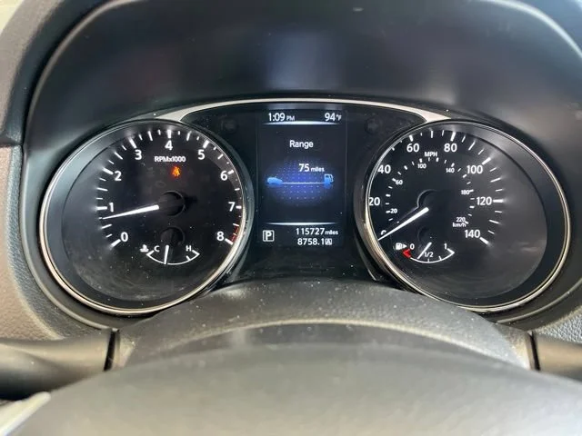 Used 2016 Pearl White Nissan SV image 21