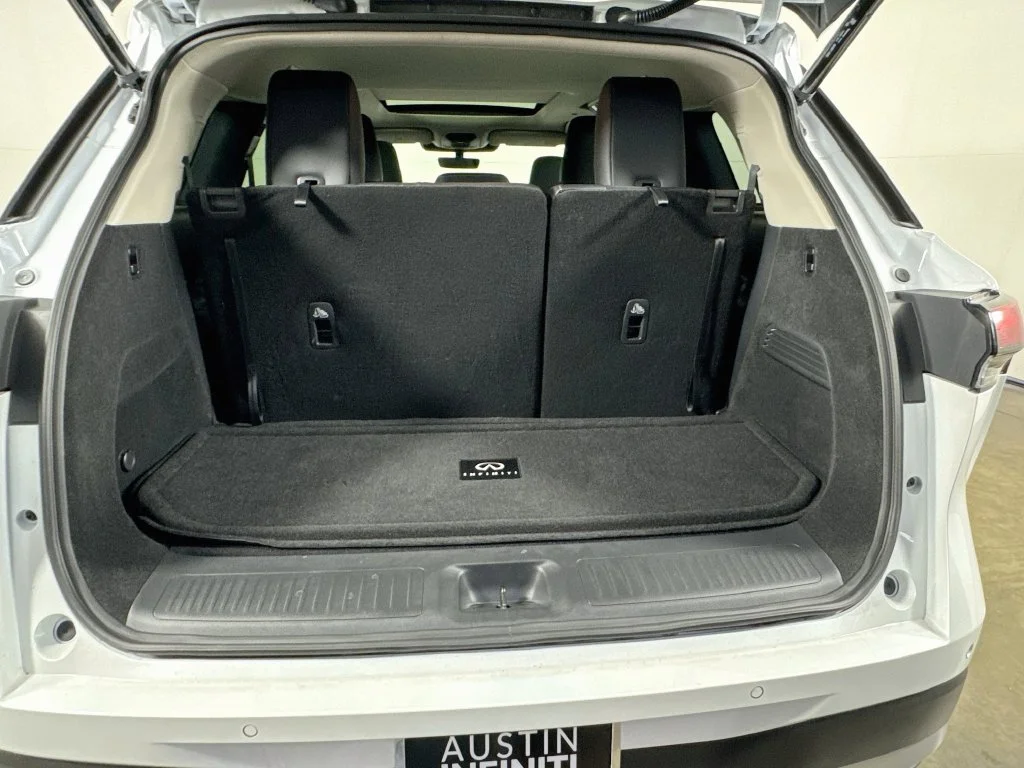 Certified Used 2027 White INFINITI LUXE image 35