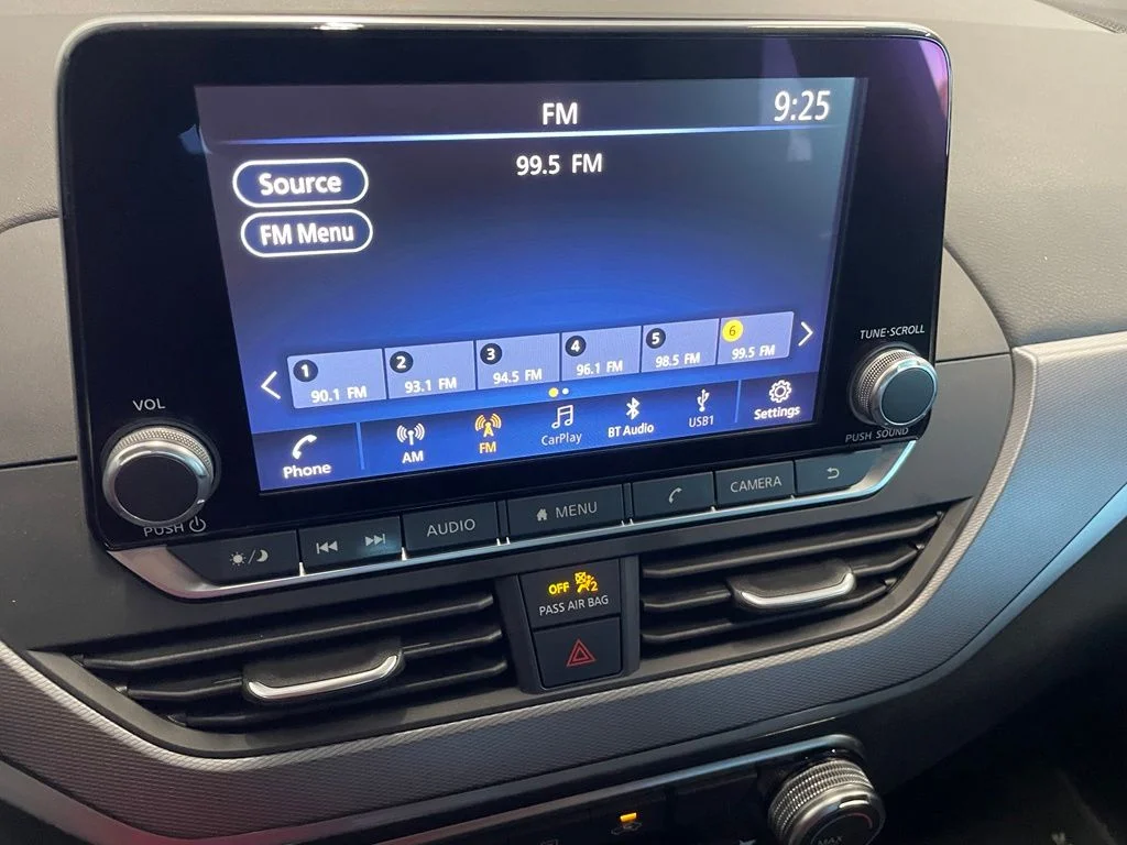 Used 2023 White Nissan 2.5 SR image 15