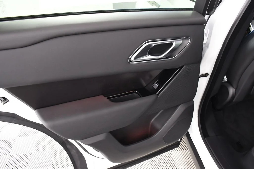New 2026 Fuji White Land Rover Dynamic SE image 26