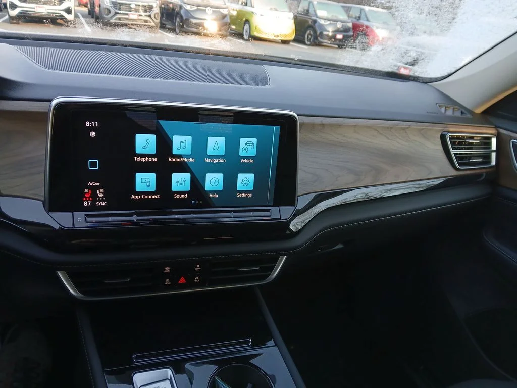 New 2025 Gray Volkswagen 2.0T SE w/Technology image 17
