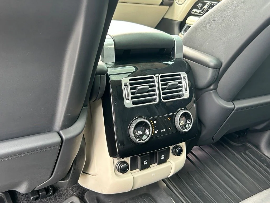 Used 2020 Santorini Black Land Rover HSE image 32