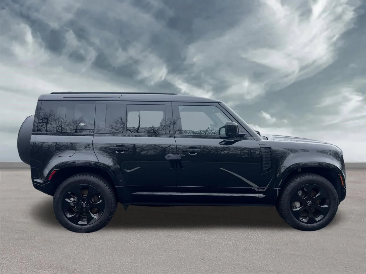 Used 2023 Santorini Black Metallic Land Rover X-Dynamic SE image 6