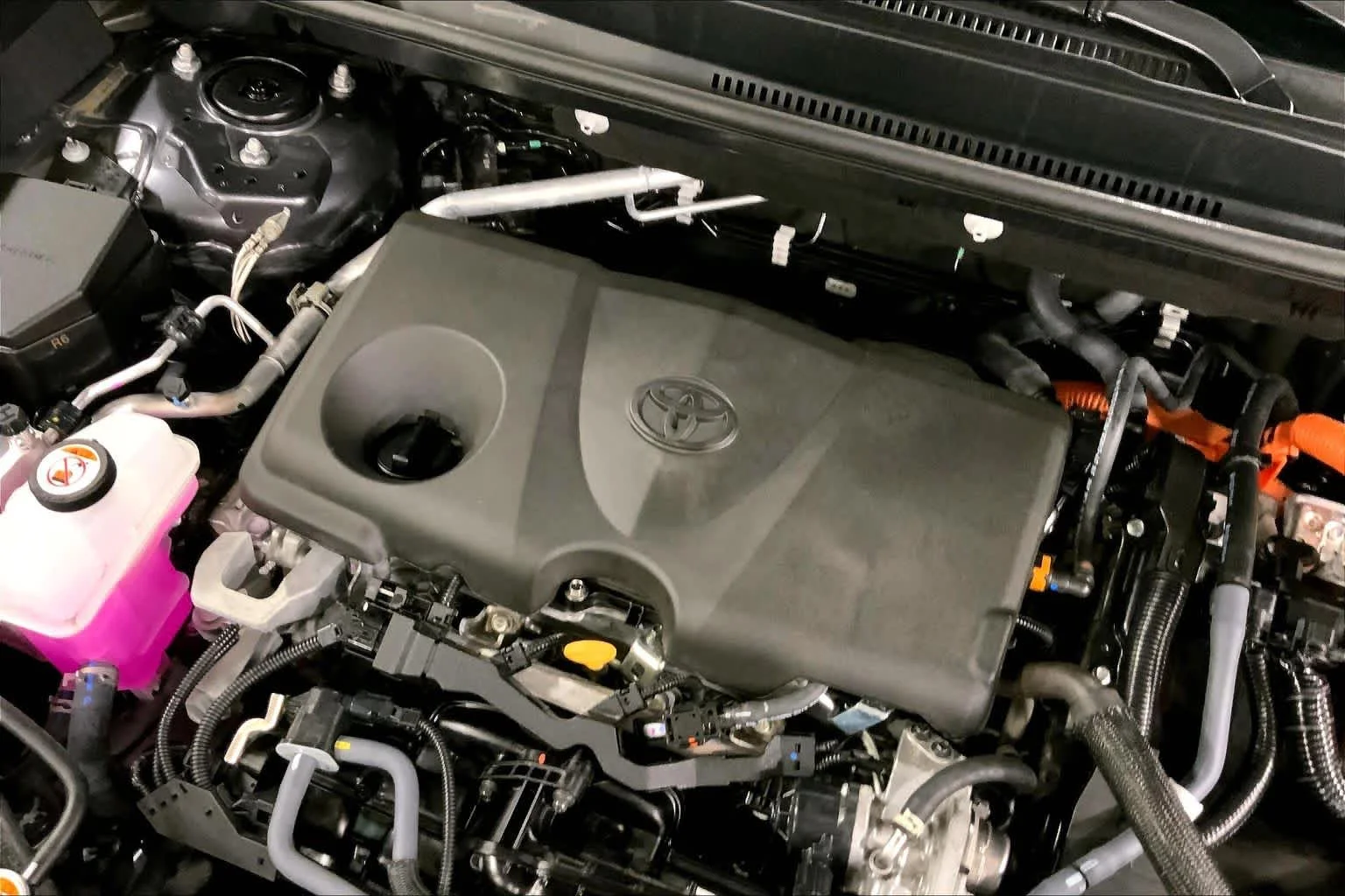Used 2025 Magnetic Gray Metallic Toyota Hybrid XLE image 33
