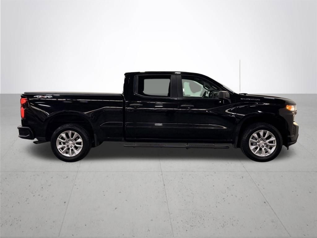 Used 2022 Black Chevrolet Custom image 9