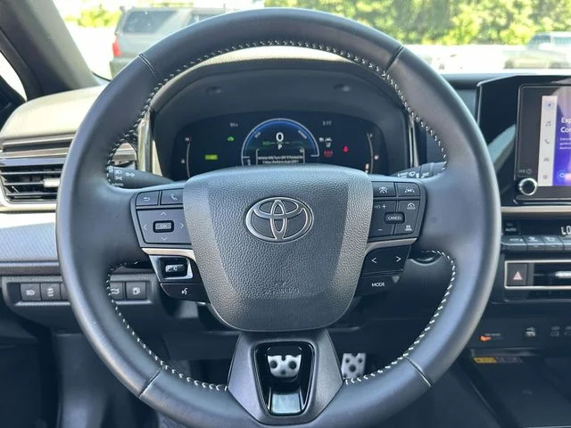 2025 Toyota Camry SE - Photo 17