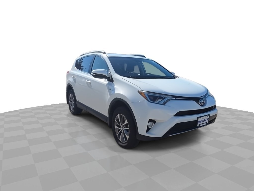 Used 2018 White Toyota XLE image 2