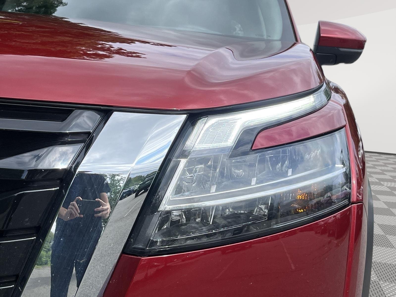 Used 2024 Scarlet Ember Nissan SL image 10