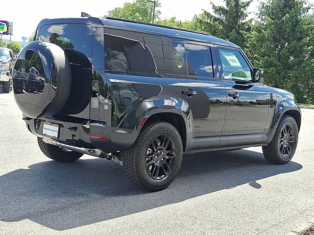 New 2026 Santorini Black Land Rover S image 3