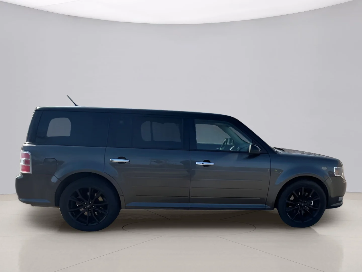 Used 2016 Gray Ford SEL image 9