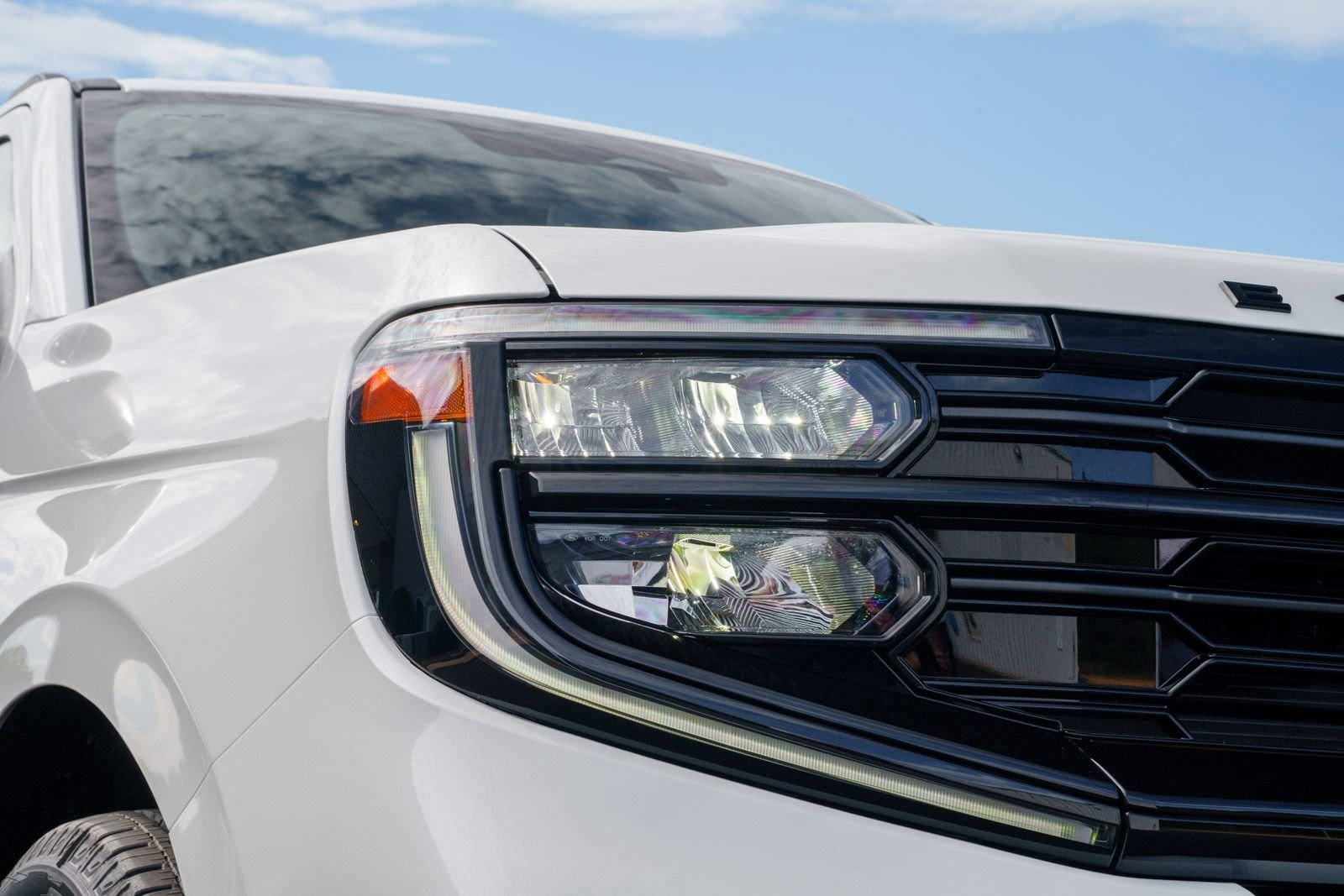 New 2027 Star White Metallic Tri-Coat Ford MAX Platinum image 7