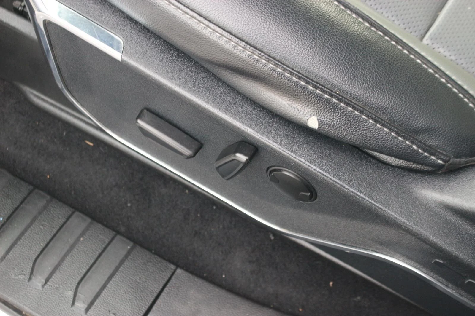 Used 2023 White Ford XL image 19