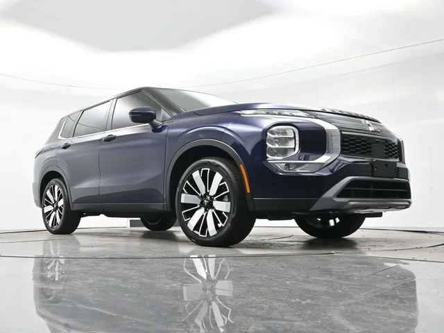 Used 2025 Cosmic Blue Met Mitsubishi SE image 23