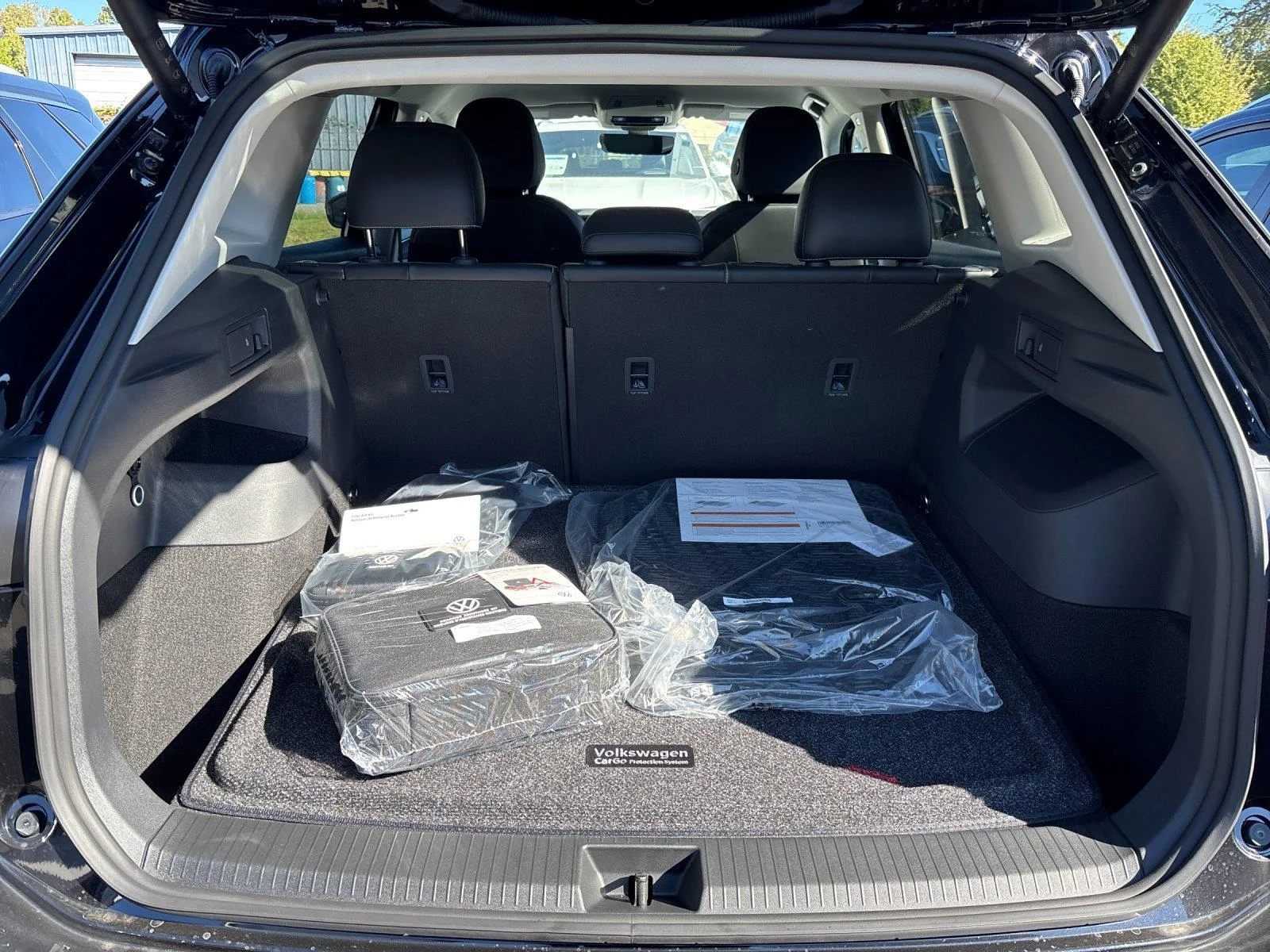New 2026 Deep Black Pearl Volkswagen SE image 34