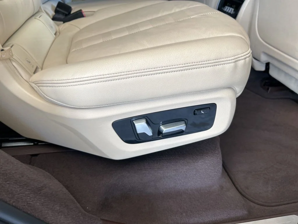Used 2019 Black BMW xDrive40i image 37