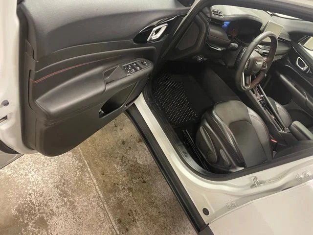 Used 2023 White Jeep Trailhawk image 18