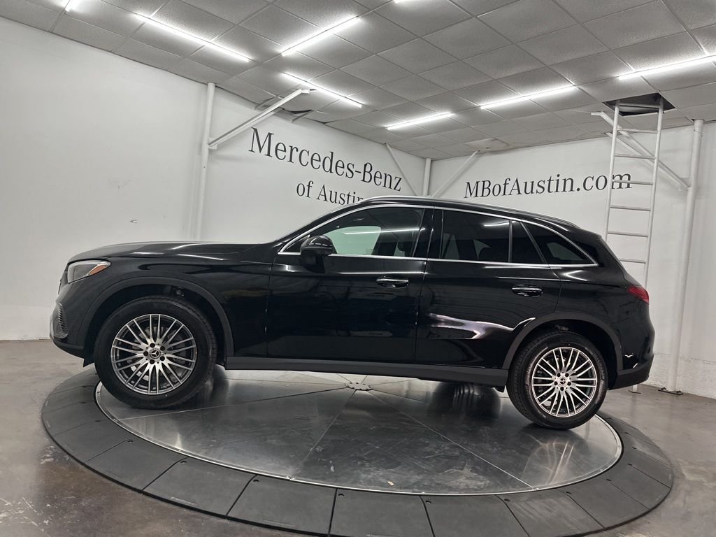 New 2026 Black Mercedes-Benz GLC 300 image 4