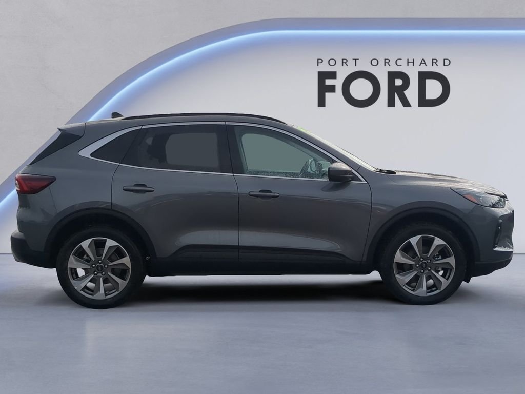Used 2025 Gray Ford Platinum image 8