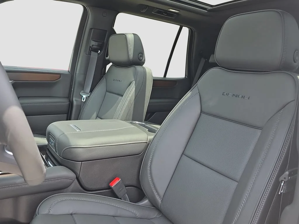 2026 GMC Yukon Denali - Photo 7
