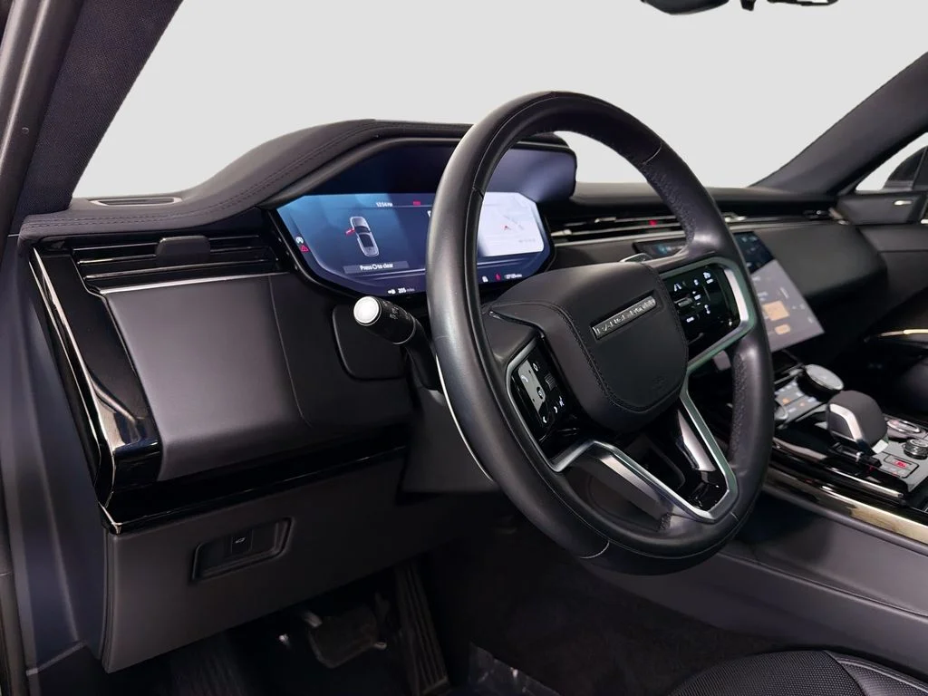 Used 2023 Black Land Rover SE image 9