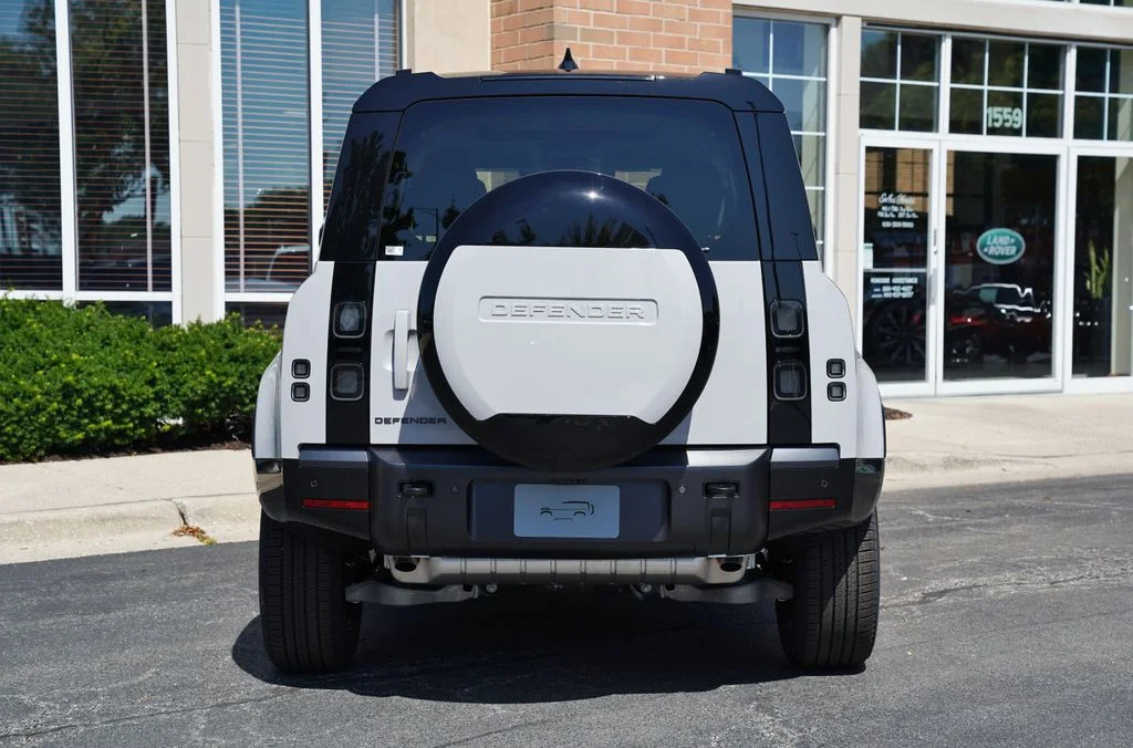 Used 2026 Gray Land Rover X-Dynamic SE image 5