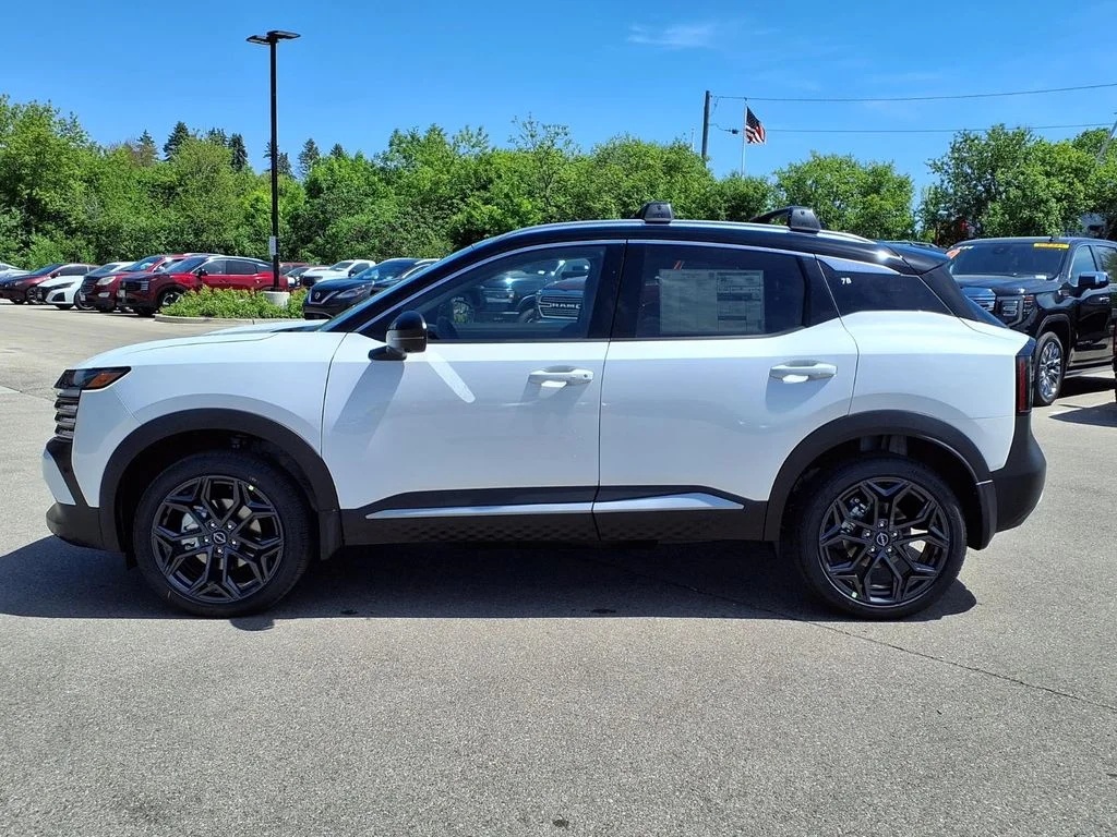 New 2026 Aspen White TriCoat / Super Black Two-tone Nissan SR image 4