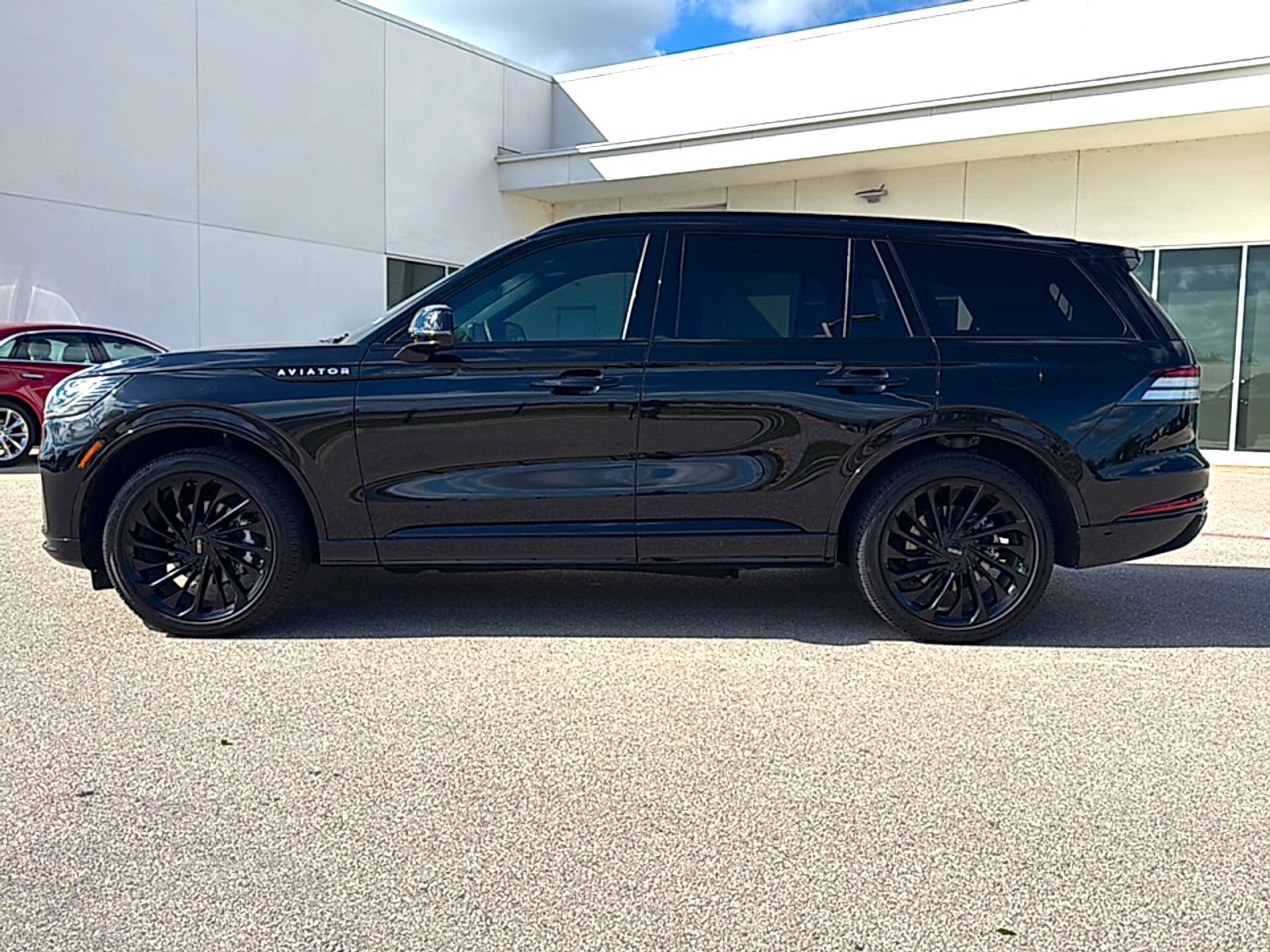 Used 2025 Infinite Black Metallic Clearcoat Lincoln Reserve image 4
