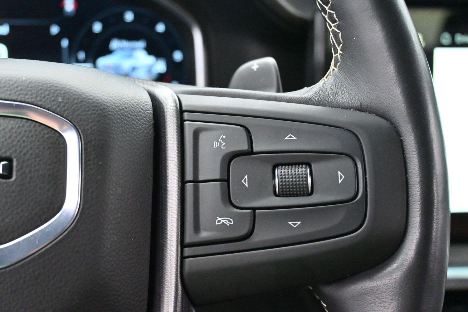 Used 2025 White Frost Tricoat GMC Denali Ultimate image 19