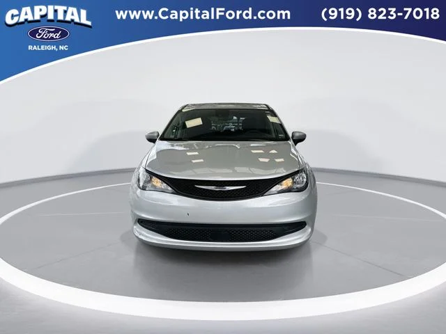 Used 2023 Silver Chrysler LX image 3
