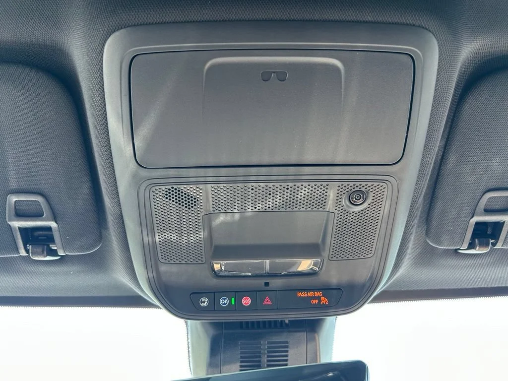 New 2027 Polar White Tricoat Chevrolet ACTIV image 25