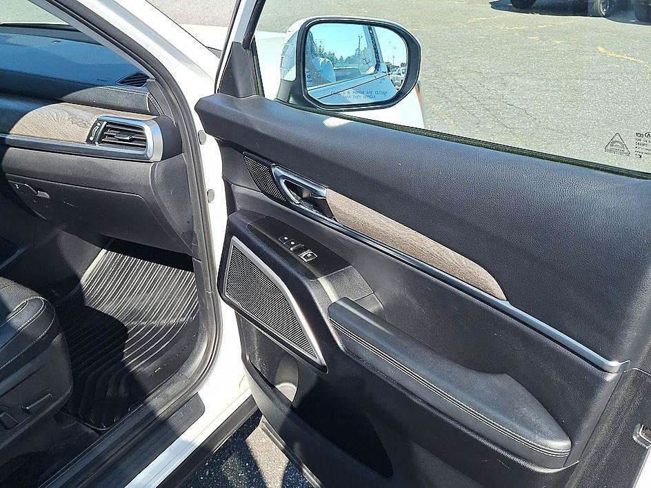 Used 2020 Snow White Pearl Kia EX image 27