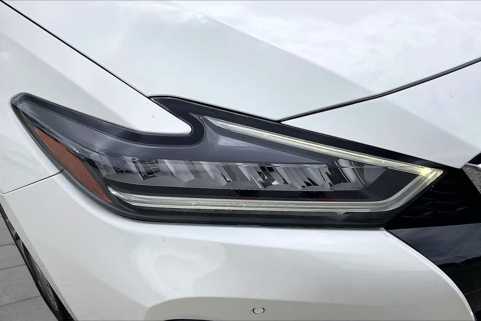 Used 2022 Pearl White Tricoat Nissan Platinum image 28