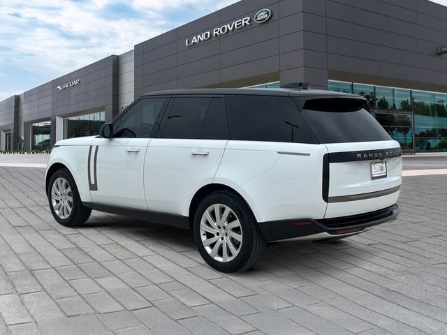 Used 2025 White Land Rover SE image 3