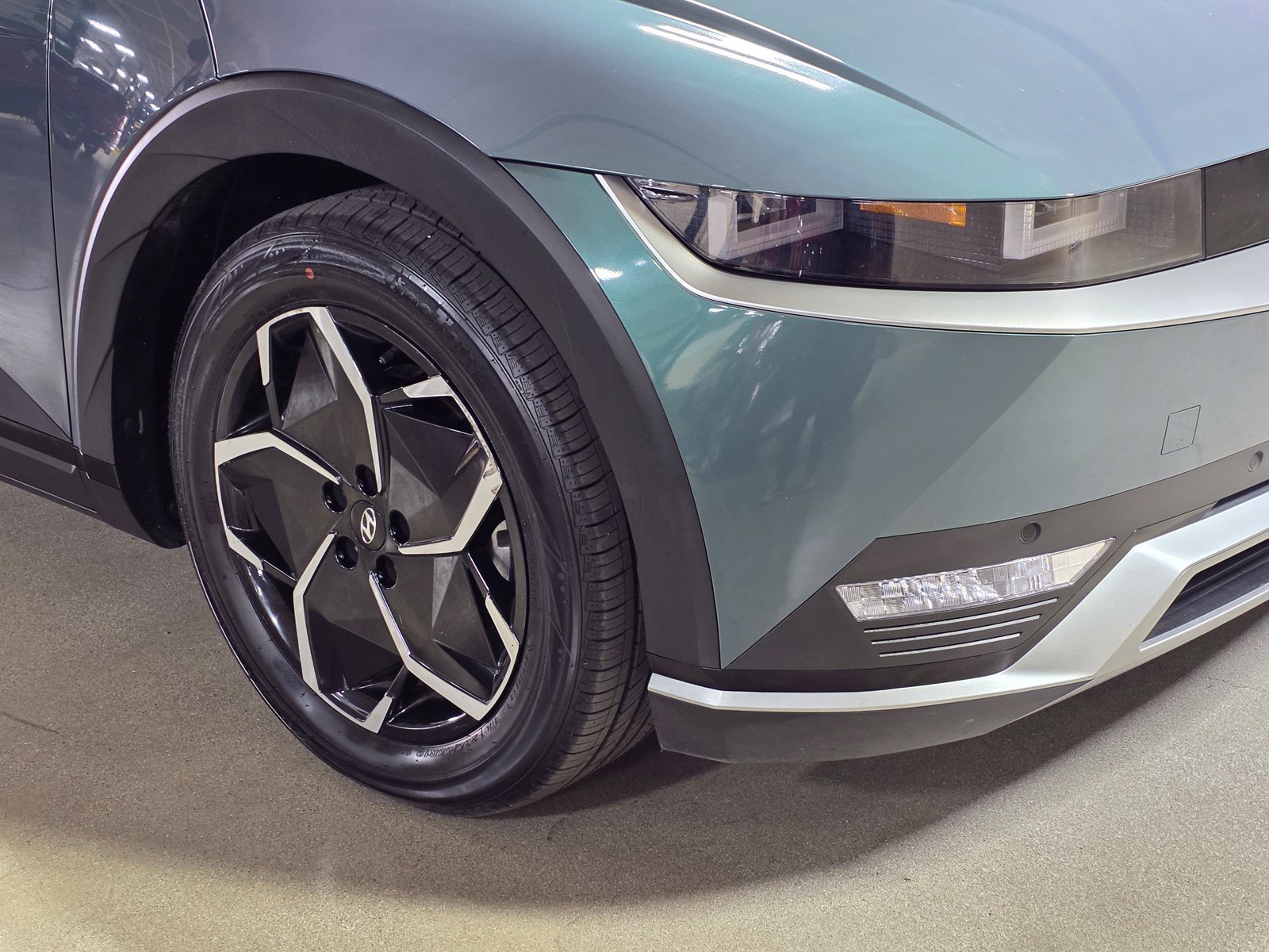 Used 2024 Digital Teal Hyundai SEL image 10
