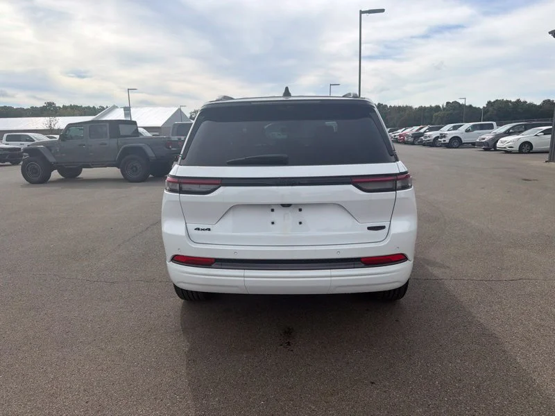 New 2026 Bright White Clear-Coat Exterior Paint Jeep Summit image 4