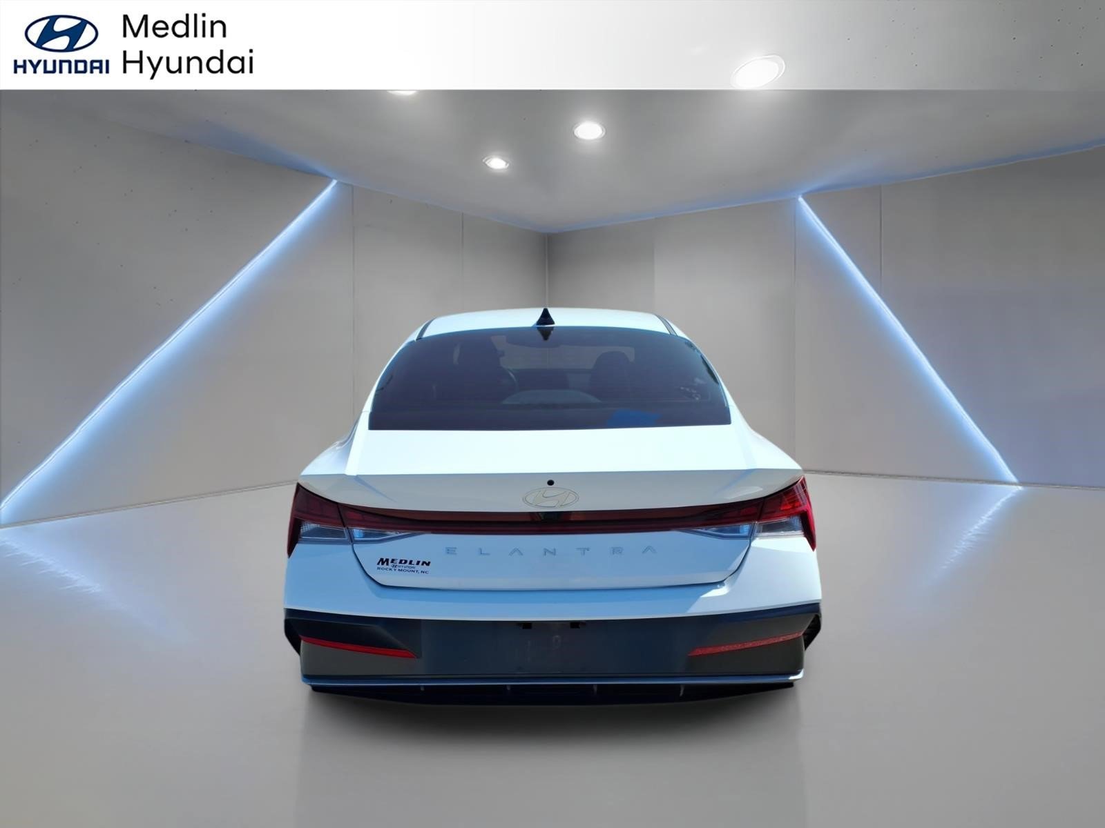 Used 2024 Serenity White Hyundai SEL image 4