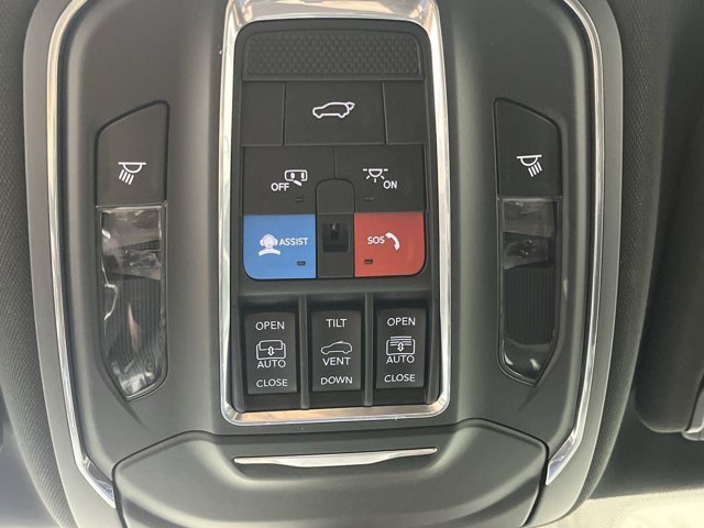 Used 2023 Baltic Gray Metallic Clearcoat Jeep  image 29