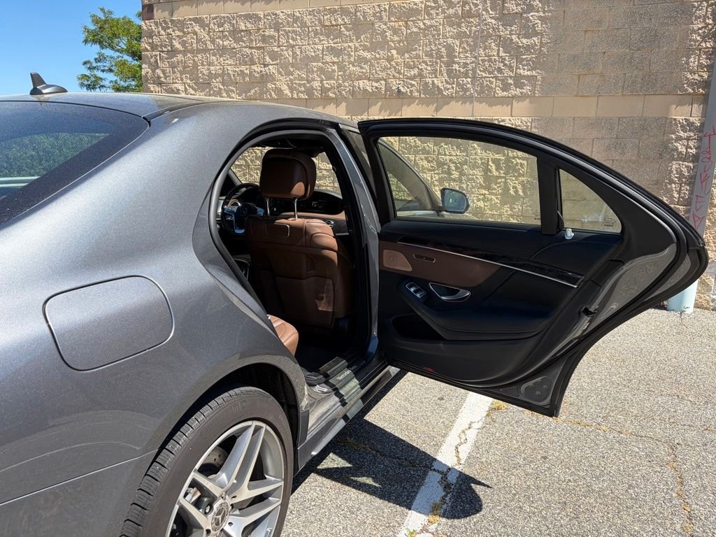 Used 2019 Gray Mercedes-Benz S 560 image 16