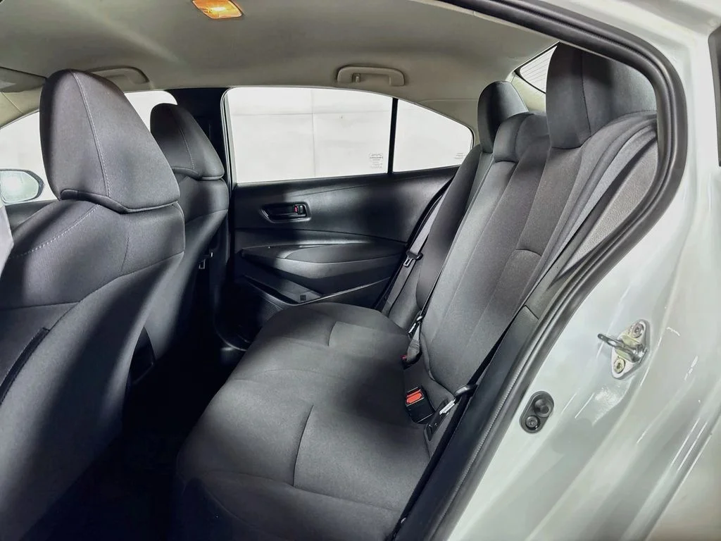 Used 2022 White Toyota LE image 19