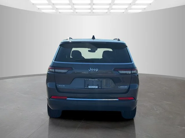 Used 2024 Gray Jeep Laredo image 6
