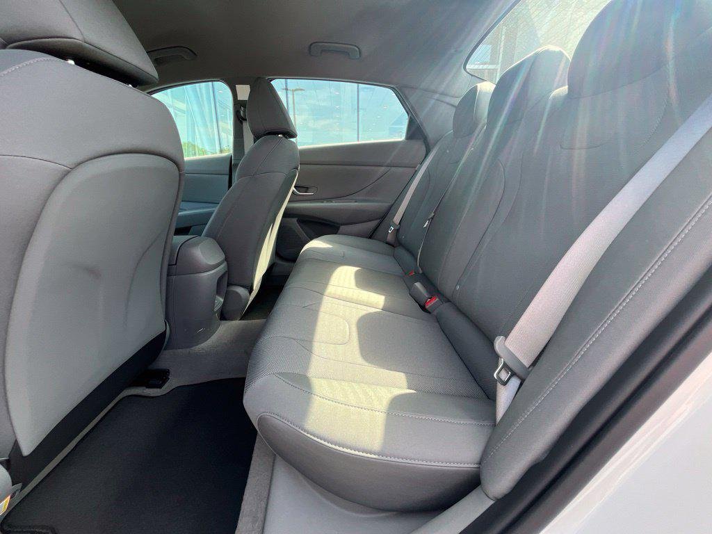 New 2026 White Hyundai SE image 19