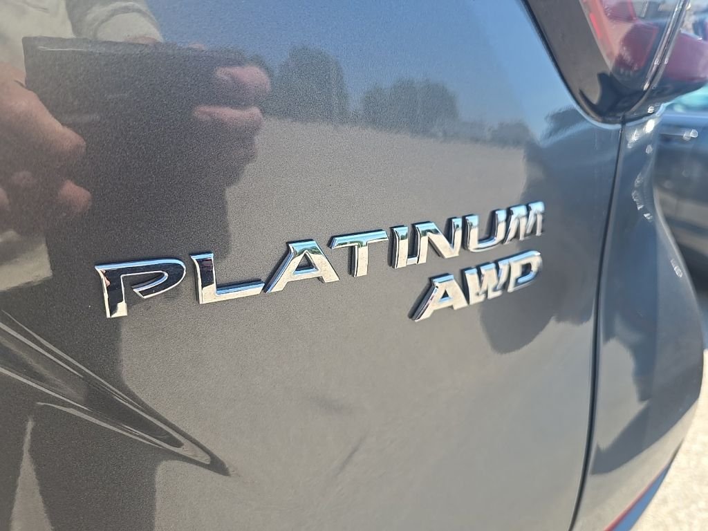 Used 2019  Nissan Platinum image 7